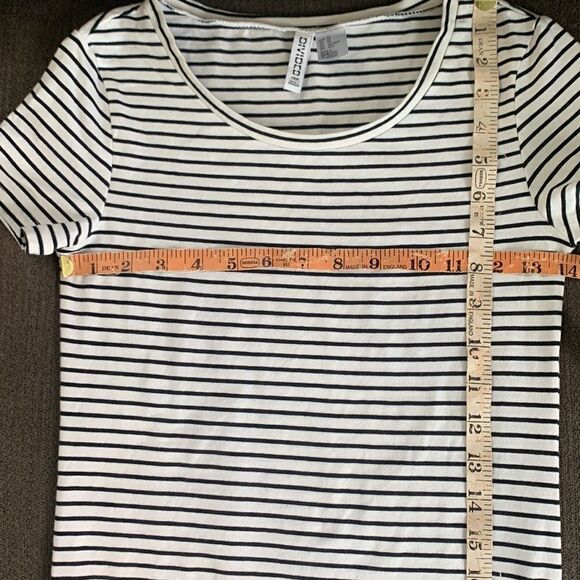 H&M Divided Black & white striped short sleeve tee sz XS - Picture 6 of 7
